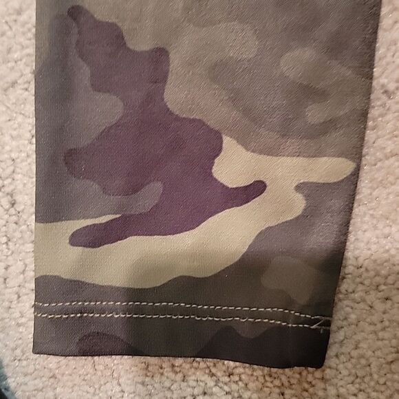 Boston Proper Camouflage Turtleneck Women's Top Sz Med - Picture 7 of 9